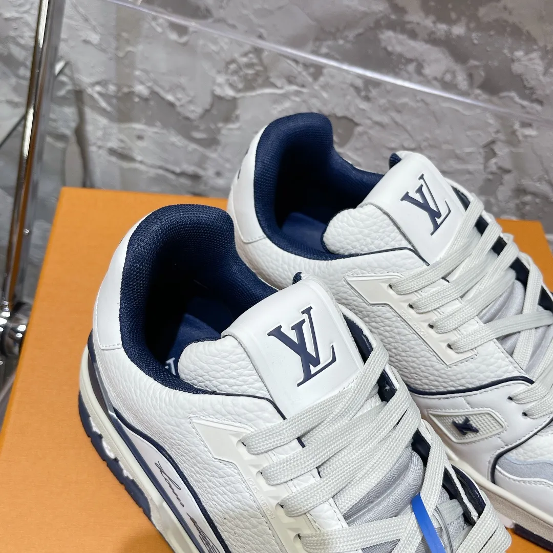 👟👟Ex-factory price 840👟👟 Women's shoes Women's clothing Couple code # Top purchasing version LV trainer "Couple limited series casual sports basketball shoes, good-looking and handsome, every color is huge and beautiful! A must-have item for fashionistas 🛍 Original custom-made embossed grained calfskin (non-market microfiber leather) Everyone needs to distinguish!) Symmetrical old pattern washed denim; all accessories and accessories are customized according to the original 1:1. Even the color matching of the original is the same private model T👟👟The factory price is U outsole. Many small designs must be original to see the quality, the quality is in the details! The original consistent chip tag can be purchased directly from the LV official website 😏 The full set of Jingmei aircraft box packaging Please be sure of our quality‼ ️Please pay attention to the common materials on the market! Size: 35-44 (Male 38/45 custom-made, non-refundable)